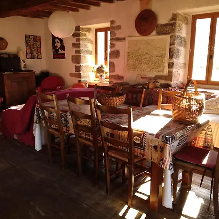 Maison Sans Mitoyennete 760 M D'altitude Pour 6 Personnes Sur Grand Terrain Non Clos * Massat